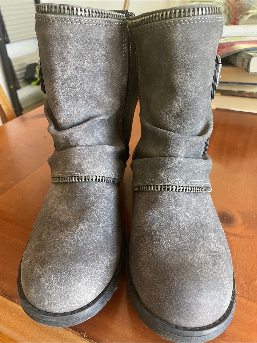 Not Rated Women’s Gray size 8 boot